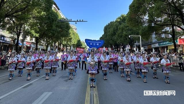 从江：非遗盛装巡游展演展现少数民族服饰魅力