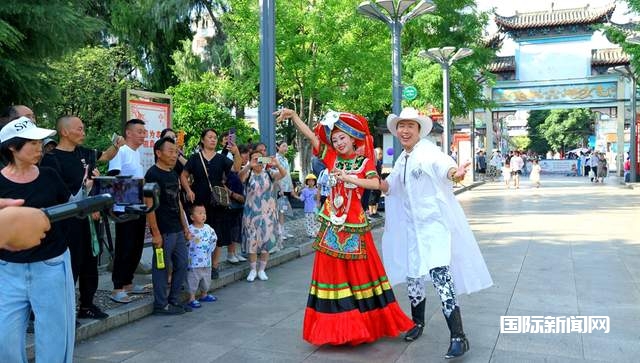 百名网络达人e起嗨传播活动——毕节市七星关区人民公园