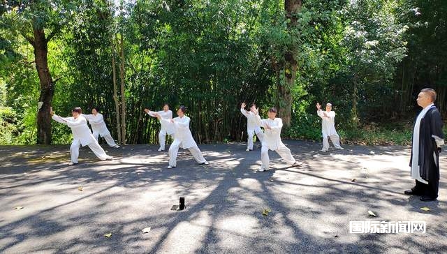 越南游客团来啦！福泉市洒金谷风景区迎来国际化里程碑