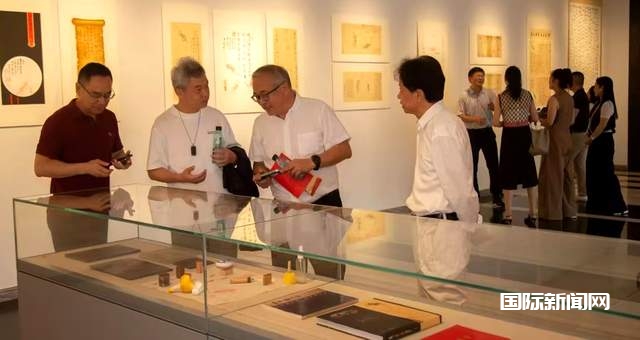 龙腾盛世，黔龙化石拓片展：穿越亿年的文化盛宴