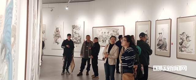 金秋盛放，艺术之光——杨小吾画展开幕式暨书画集首发式璀璨启幕